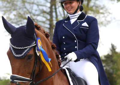 Emeline Schevingt Haras d’Everdeen Curtafond cavalière dressage saut d’obstacle écurie élevage chevaux